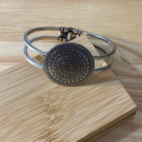 STATEMENT BRACELET - Picture 2 of 7